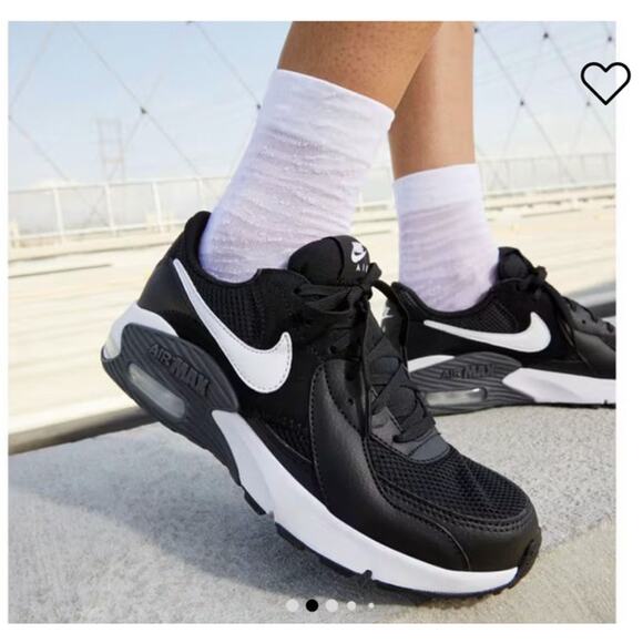 WOMEN'S NIKE AIR MAX EXCEE SNEAKERS size 7 - Picture 3 of 7
